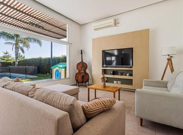 Casa · 190m² · 5 Ambientes · 3 Cocheras · Casa en Venta en El Cantón, Escobar – 4 Dorm., Pileta y Parque