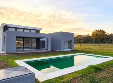 Casa · 154m² · 5 Ambientes · 2 Cocheras · Venta Casa 5 Ambientes Puertos del Lago Sector Nativas con Pileta Financia