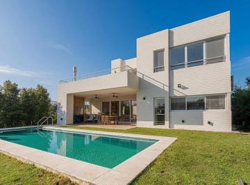 Casa · 261m² · 4 Dormitorios · 2 Cocheras · Venta | Casa en Lote Al Agua | Los Alisos, Nordelta.
