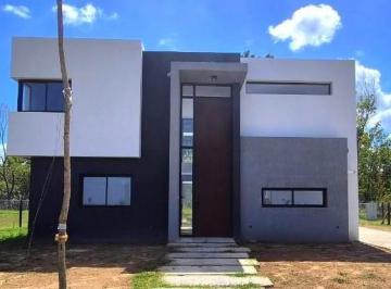Casa · 187m² · 5 Ambientes · 2 Cocheras · Venta Casa 5 Ambientes Puertos del Lago Nativas Anticipo y Cuotas Financiación Excelente Orientacion