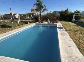 Casa · 126m² · 4 Ambientes · 3 Cocheras · Venta Casa 4amb con Pileta 1 Planta Pilar del Este Permuta