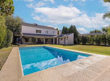 Casa · 312m² · 6 Ambientes · 1 Cochera · Casa en La Lomada de Pilar