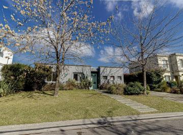 Casa · 163m² · 4 Ambientes · 2 Cocheras · Venta | Casa con 3 Dorm. en Lote Interno | La Comarca, Troncos del Talar