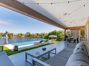 Casa · 326m² · 7 Ambientes · 4 Cocheras · Casa en Venta Los Lagos, Lote Al Agua, Nordelta