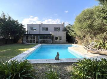 Casa · 160m² · 6 Ambientes · 4 Cocheras · Casa en Venta San Agustin 6 Ambientes con Gran Parque, Apta Credito