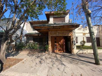 Casa · 250m² · 5 Ambientes · 2 Cocheras · Casa con Galpon en Parque Avellaneda