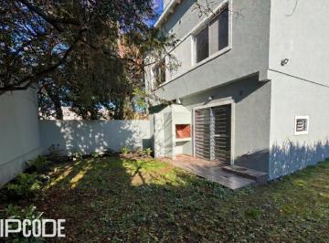 Departamento · 70m² · 2 Ambientes · 1 Cochera · Venta Departamento Exclusivo 3 Amb con Jardín Propio y Parrilla | Complejo Combet | 147 m² Totales a