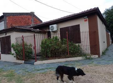 Casa de 5 ambientes, Ituzaingó · Casa Tipo Chalet. Oport. Excelente Distribucion.