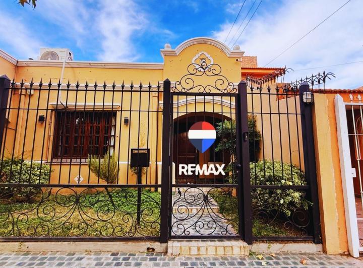 Casa · 320m² · 6 Ambientes · 1 Cochera