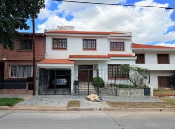 Casa · 320m² · 5 Ambientes · 1 Cochera · Exc Casa Vta 4 Dor Gge/qcho/suite/jard Los Carolinos Al 200