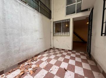 PH · 48m² · 2 Ambientes · Venta PH 2 Amb con Patio en Palermo Para Reciclar