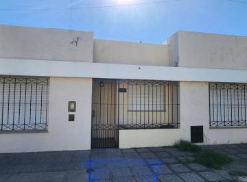 Casa · 259m² · 5 Ambientes · 1 Cochera · Venta - Casa Esquina 3 Dorm., Villa Margarita, Capitán Bermúdez