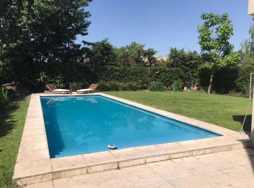 Casa · 260m² · 5 Ambientes · 2 Cocheras · Casa en Alq. Temporario Ubicado en Santa Barbara, Tigre, G. B. a. Zona Norte