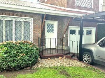 Casa · 98m² · 3 Ambientes · 2 Cocheras · Venta Casa 3 Ambientes Quilmes