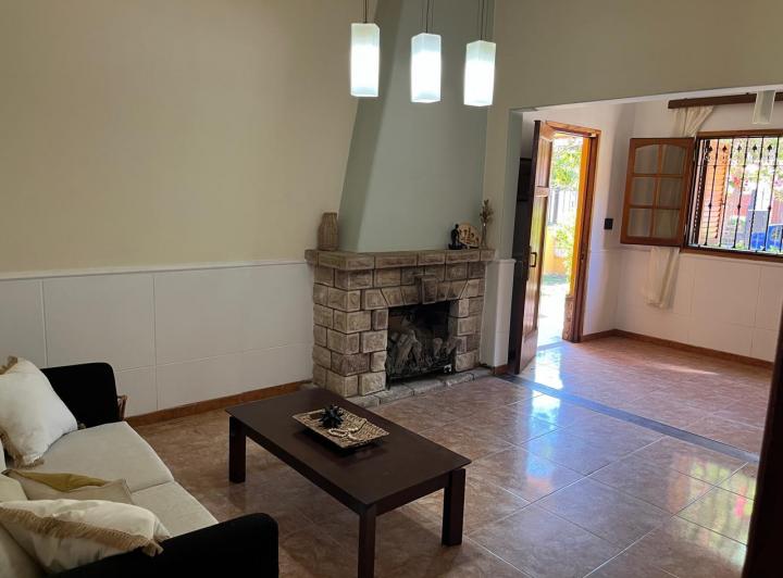Casa · 240m² · 10 Ambientes · 2 Cocheras