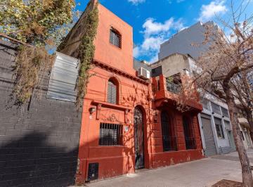 Casa · 225m² · 5 Dormitorios · Casa en Paternal