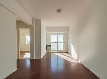 living comedor vacío · 2 Ambientes con Balcón Vista y Sol, en Zona Residencial de Villa Ballester