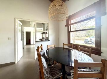 Casa · 280m² · 7 Ambientes · 1 Cochera · Casa en Venta en Club Newman