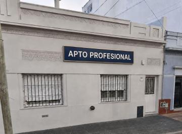 Casa · 90m² · 3 Ambientes · Alquiler Casa Frente Al Sanatorio Trinidad Quilmes