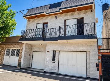 Casa · 192m² · 6 Ambientes · 1 Cochera · Venta Casa Rosario Barrio Belgrano 3 Dorm. Cochera Patio Terraza