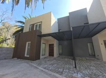 Casa · 136m² · 4 Ambientes · 1 Cochera · Venta Casa 5 Ambientes Ituzaingo Leloir