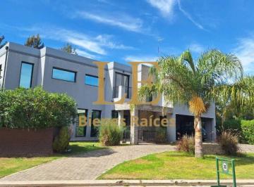 Casa · 270m² · 5 Ambientes · 5 Cocheras · Casa Venta San Matias