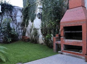 Casa · 173m² · 4 Ambientes · Acepta - Permuta Venta de Casa 4 Ambientes con Dependencia y Cochera en Almagro Sur.
