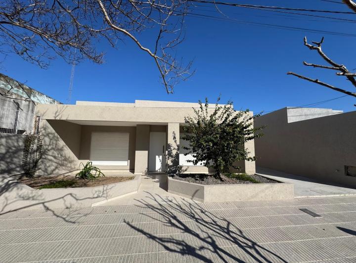 Casa · 144m² · 3 Dormitorios · 1 Cochera