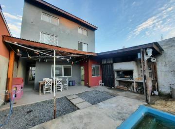 Casa · 120m² · 4 Ambientes · 2 Cocheras · Casa Chalet en Alquiler en Benavidez, Tigre, G. B. a. Zona Norte