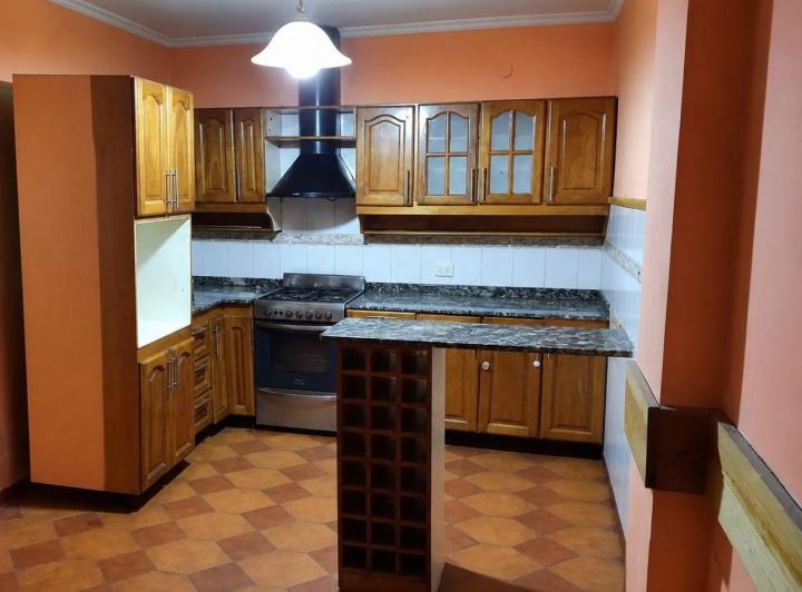 Casa · 380m² · 9 Ambientes