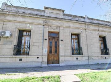 Casa · 286m² · 5 Ambientes · 1 Cochera · Se Vende Quinta en El Medio de La Ciudad 960 m²