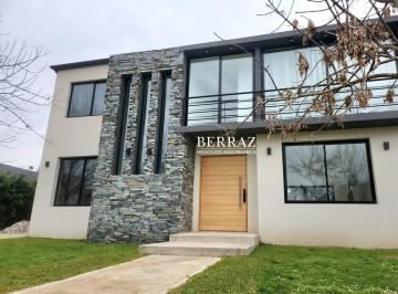 Casa · 215m² · 5 Ambientes · 2 Cocheras · Casa Alquiler 4 Dorm. Lote de 683 m² Barrio Los Jazmines, Pilar del Este