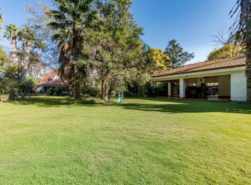 Casa · 3222m² · 6 Dormitorios · 4 Cocheras · Venta/permuta - Casa Principal de 3 Dorm., Casa de Caseros y de Huespedes - Cotos de La Alamed