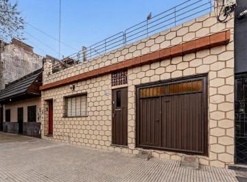 PH · 100m² · 4 Ambientes · 1 Cochera · PH Al Frente en Venta Sin Expensas con Cochera Ideal 2 Familias Mataderos