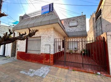 PH de 4 ambientes, Tres de Febrero · PH Al Frente de 3 Dorm., Patio, Terraza y Entrada Independiente