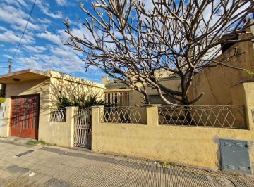 OMP-OMP-5394_2 · Venta de Casa Para 2 Familias. 3 Amb. Cada Uno. Frente y Fondo. Caseros