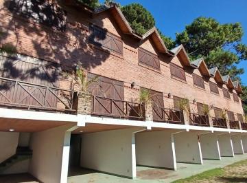 Casa · 2590m² · 3 Ambientes · 1 Cochera · Complejo "Pinares del Mar" en Venta - Calle 43 y Mar del Plata - en Mar Azul