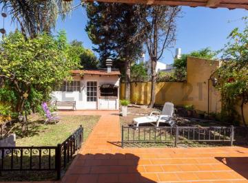 Casa · 126m² · 5 Ambientes · Venta Casa 5 Amb. con Jardin en Ramos Mejía - Permuta