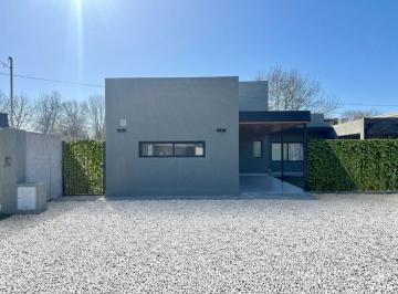 Casa · 160m² · 3 Ambientes · 1 Cochera · Venta Casa 2 Ambientes Cañuelas Quincho Pileta Jar