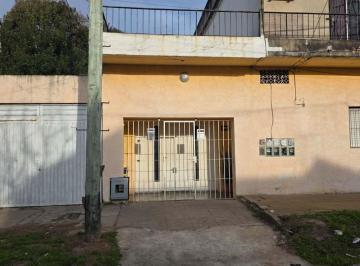 PH · 90m² · 3 Ambientes · 2 Cocheras · PH Al Frente 3 Amb en Lanus C/gran Patio y Cochera
