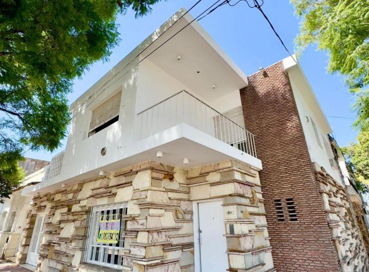 Casa · 190m² · 8 Ambientes · 1 Cochera