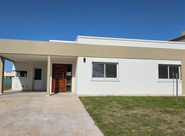 Casa · 171m² · 4 Ambientes · 5 Cocheras · Casa a Estrenar en San Lucas Canning