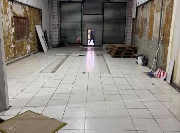 Local comercial · 170m² · Local en Microcentro Lavalle Al 700! Sup Total 170 m². Buena Planta Baja Libre 6 X 16!