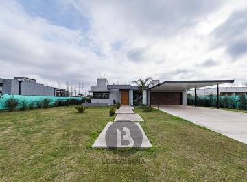 Casa · 300m² · 2 Dormitorios · 4 Cocheras · Casa Una Sola Planta - Siete Soles Heredades