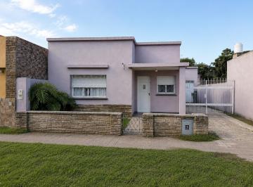 Casa · 92m² · 3 Ambientes · 2 Cocheras · Casa en Venta en Cañuelas