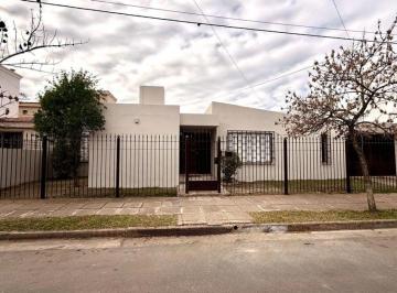 Casa de 9 ambientes, Córdoba · Venta - Casa de Una Planta de 2 Dorm. + Escritorio en La Mejor Ubicación de Urca