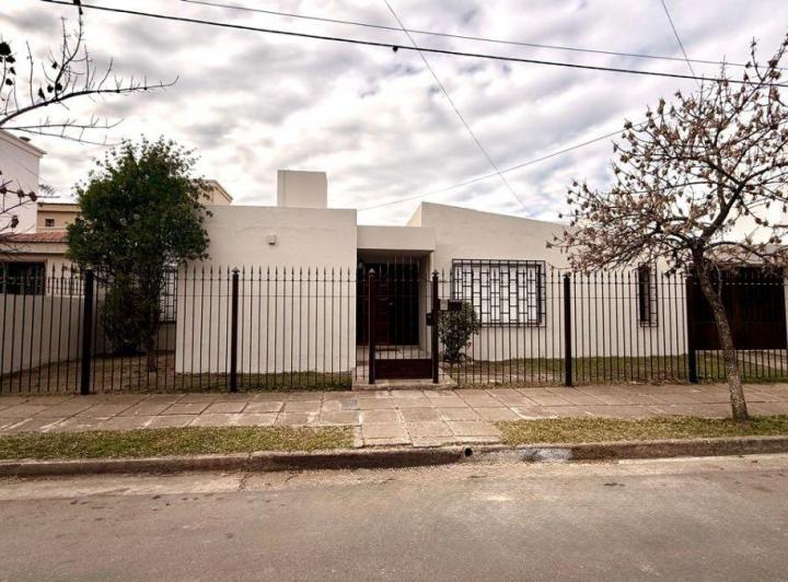 Casa · 155m² · 9 Ambientes · 1 Cochera