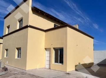 PH · 85m² · 4 Ambientes · 2 Cocheras · Venta de Dúplex 3 Dorm. en Complejo Cerrado - Zona Aeropuerto, Neuquén Capital