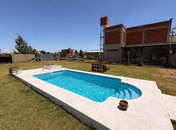 Quinta vacacional · 30m² · 1 Dormitorio · Casa Quinta en Máximo Paz con Piscina y Quincho
