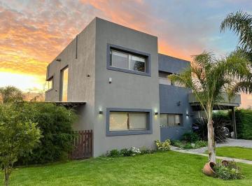 Casa · 200m² · 5 Ambientes · Casa Chalet en Alquiler en San Sebastian, Escobar, G. B. a. Zona Norte